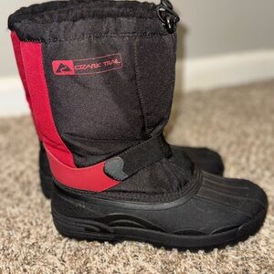 Ozark Trail big Kids size 6 Winter snow boots
